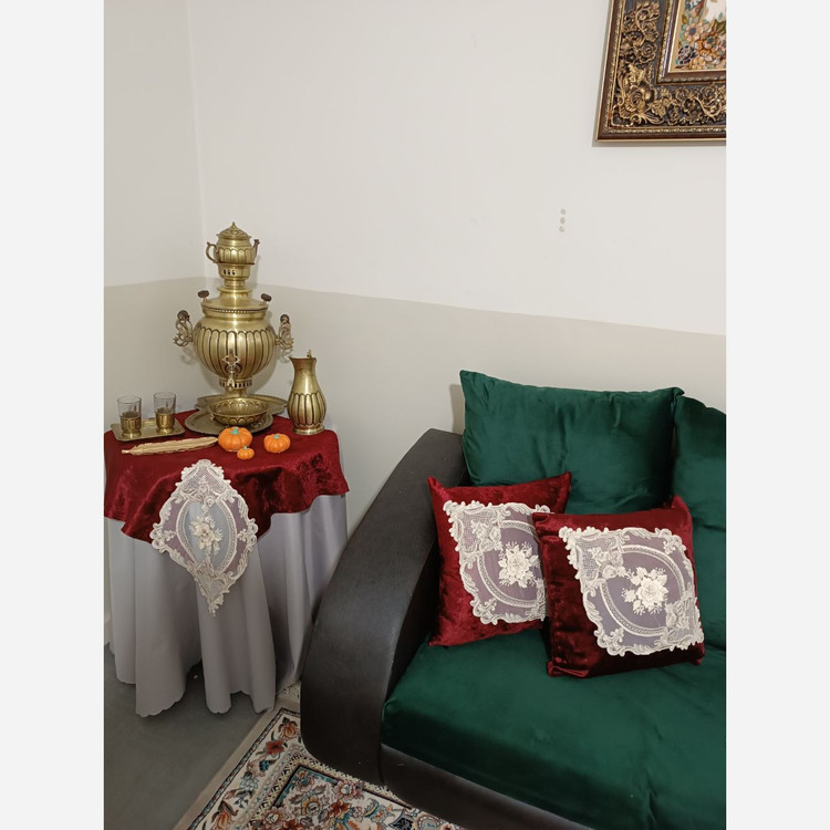 رومیزی مربع مخمل ابروبادی دانتل